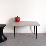 Table basse grise pieds métalliques