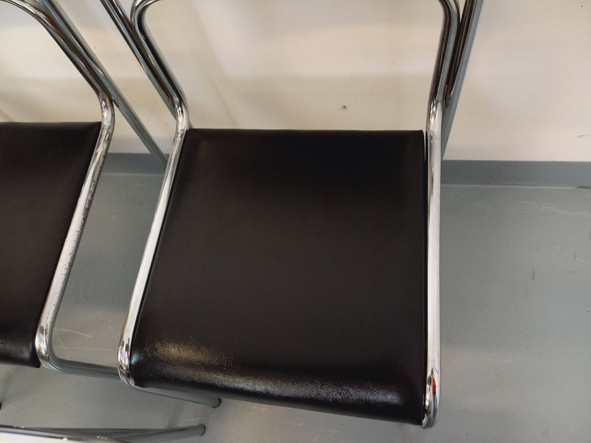 Set of 6 vintage Italian stackable chairs in chrome metal and skai.