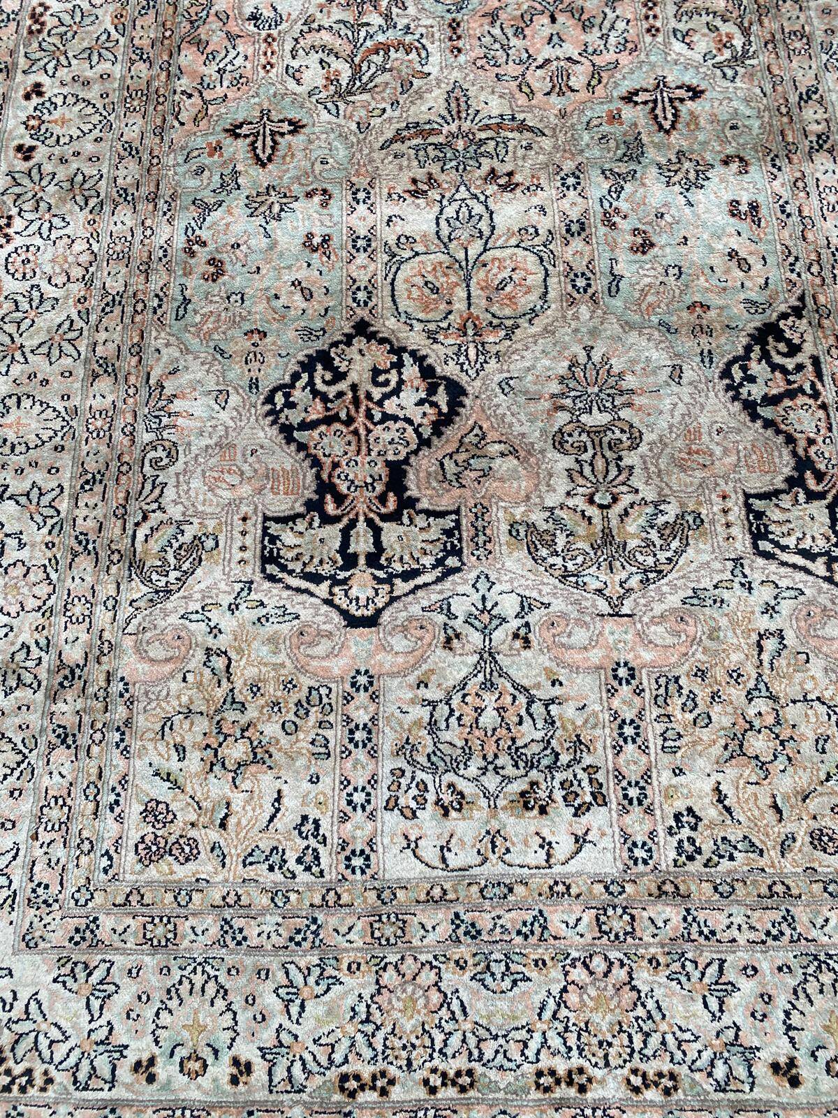 Handmade Persian rug beige cashmere wool from India 127x190cm