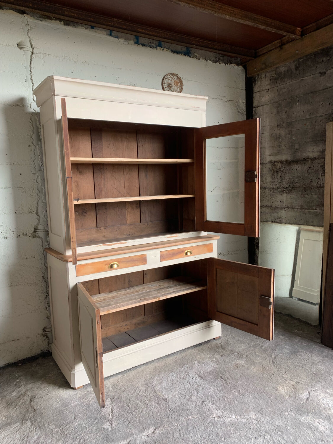 Country-style glass cabinet