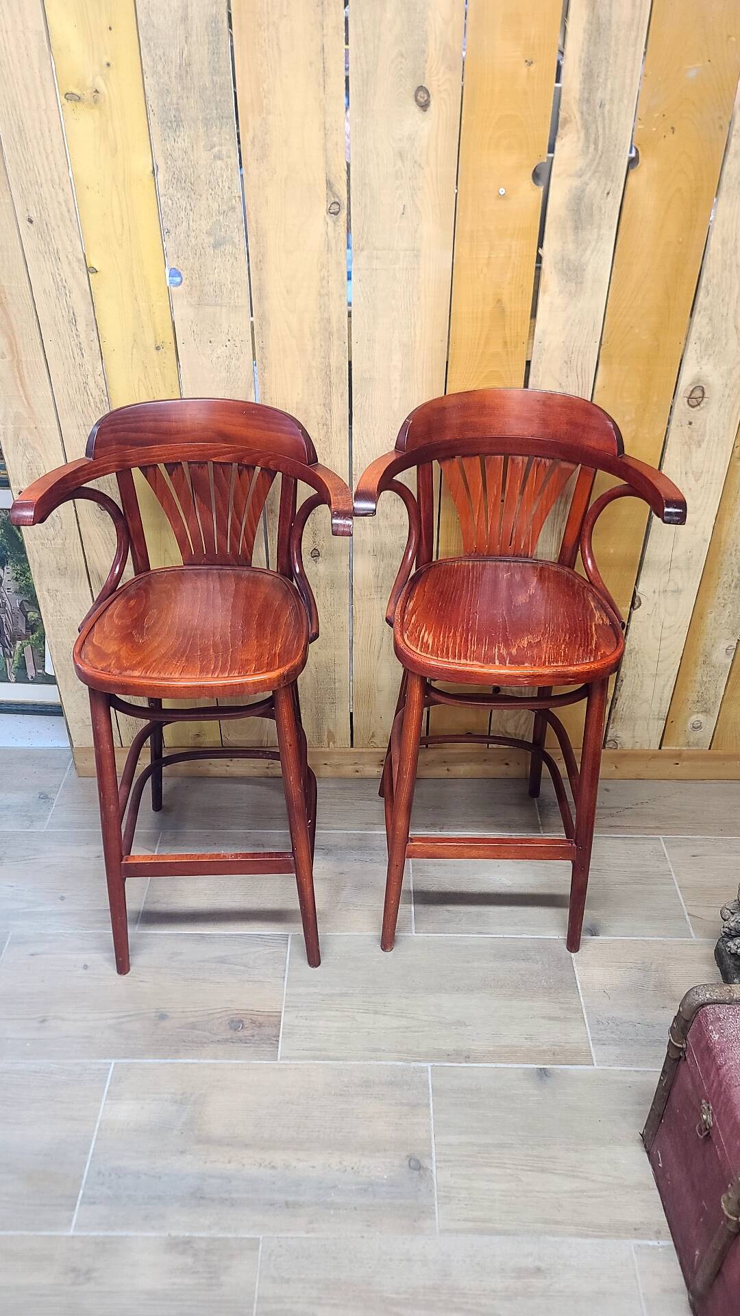 Bar stool