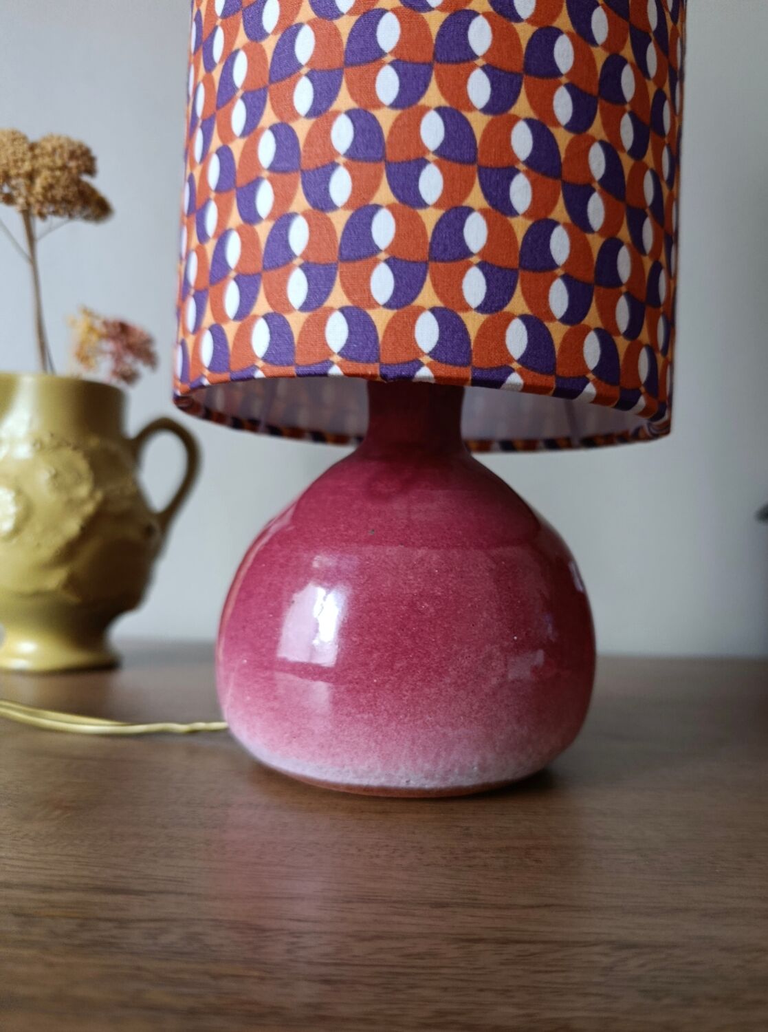 Duo lamp with raspberry ceramic base and vintage print lampshade