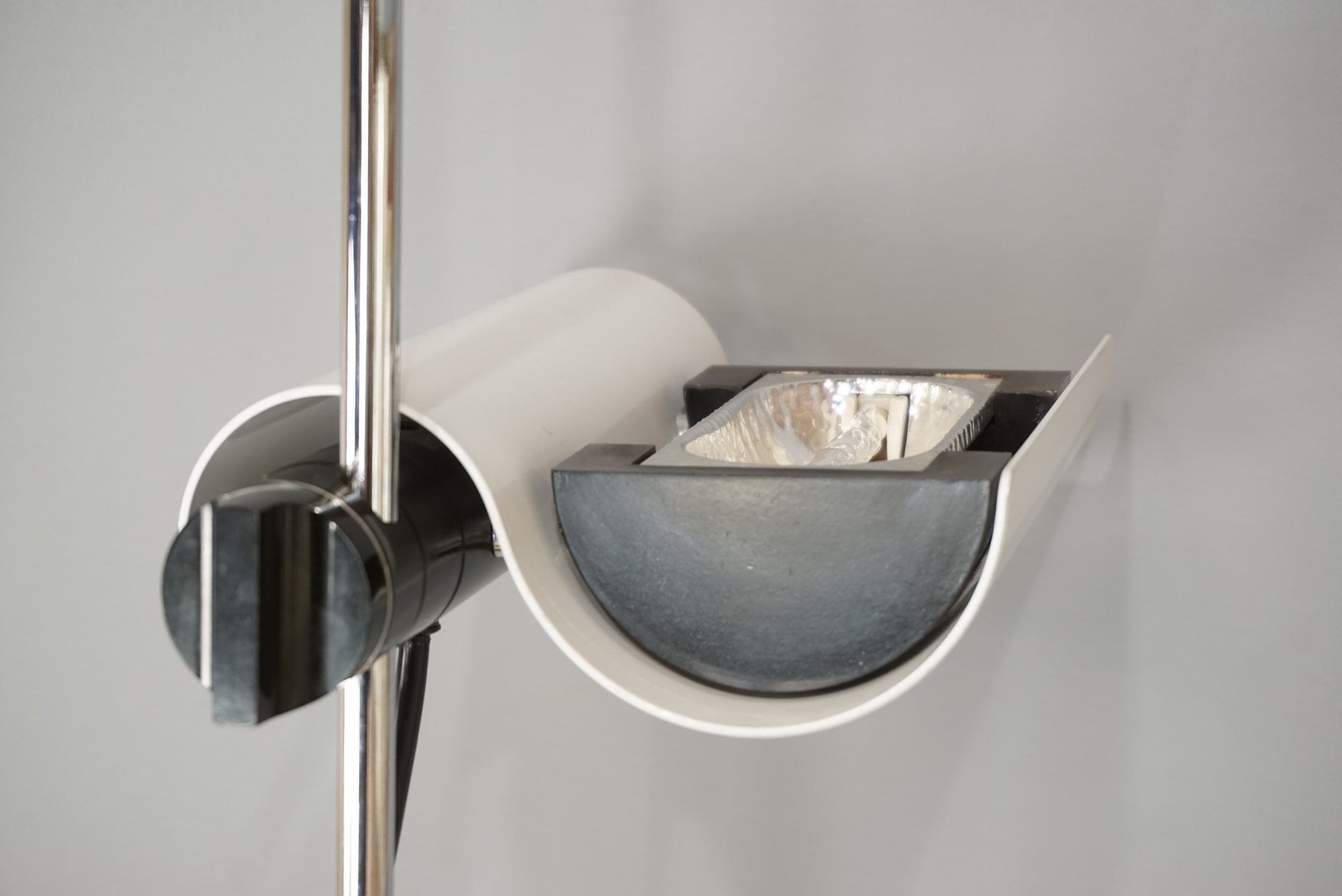 Floor lamp model DIM 333 by Vico Magistretti for Oluce 1970
