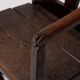 Fauteuil en chêne provincial français du XVIIIe siècle