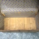 Travel trunk in wood, metal and canvas chest