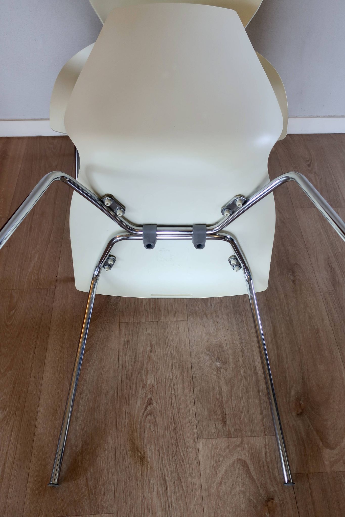 2 Maui chairs designed by Vico Magistretti for Kartell, in very good condition.
