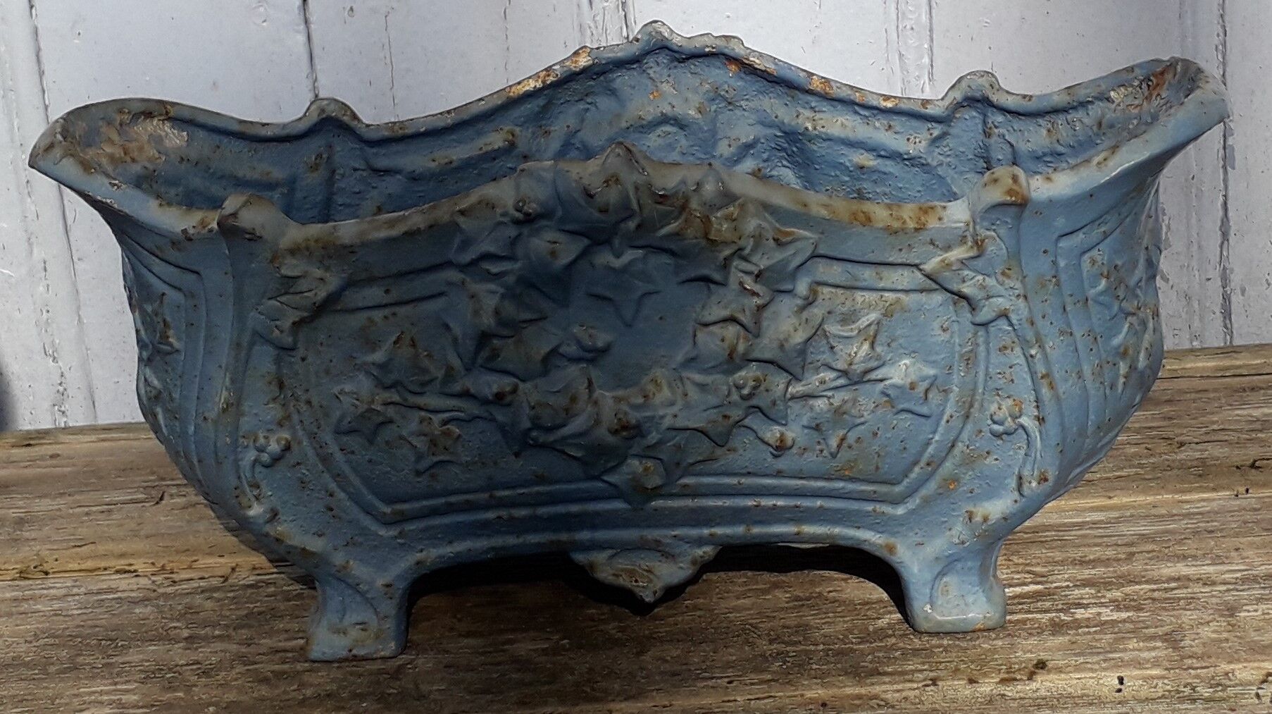 Cast iron planter