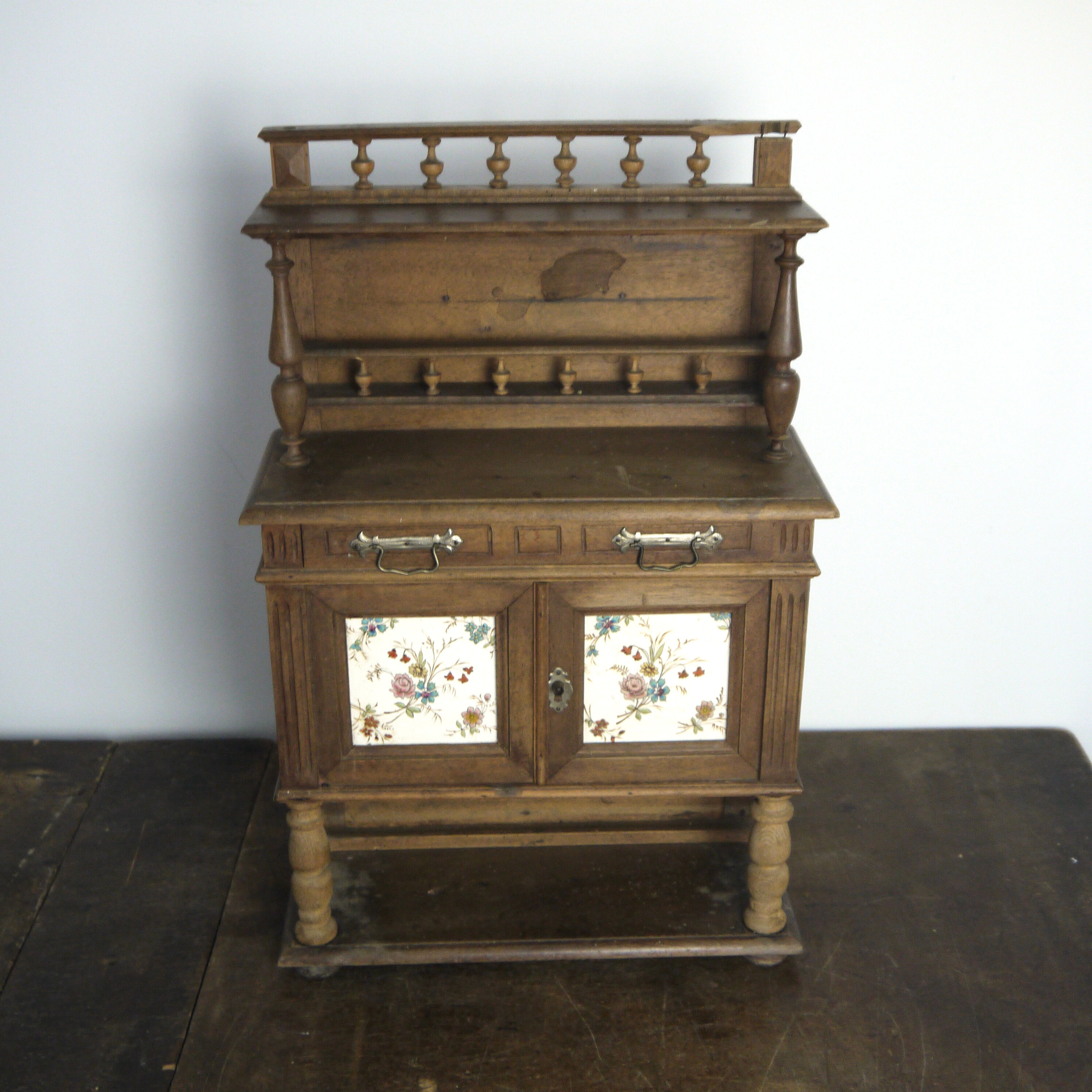 Vaisselier miniature en bois