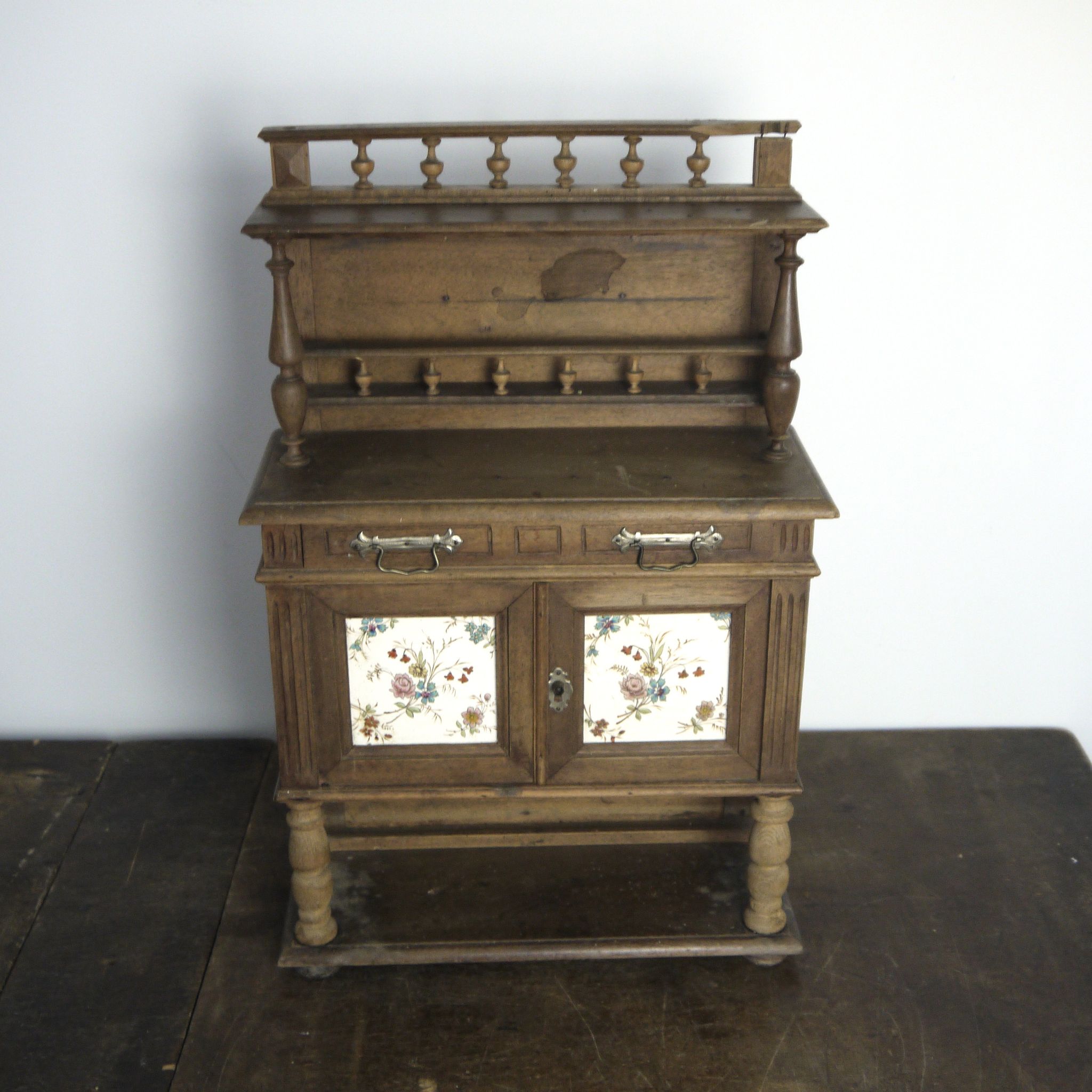 Vaisselier miniature en bois