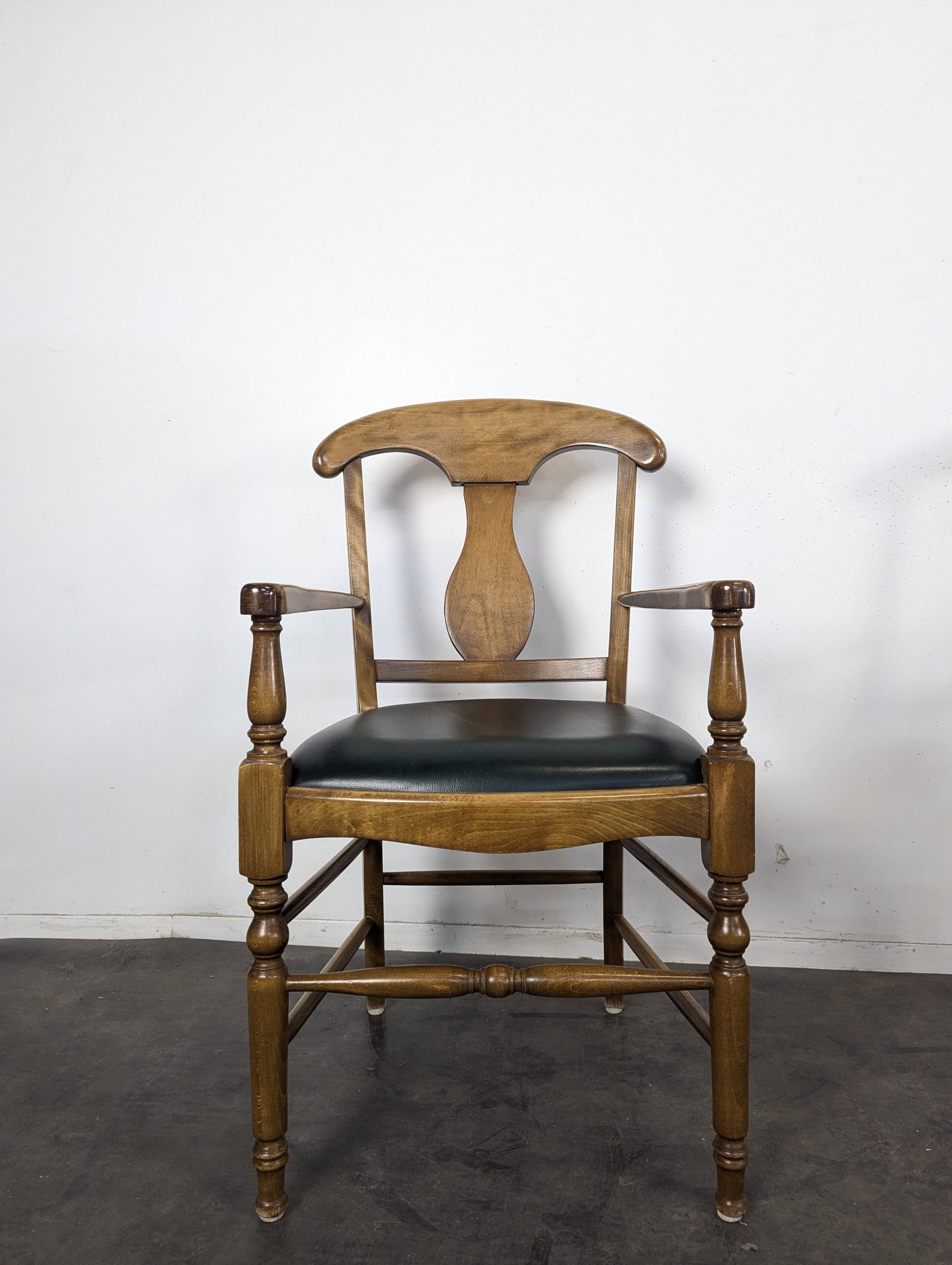 Serie de 4 fauteuils de style directoire à dossier en palmette