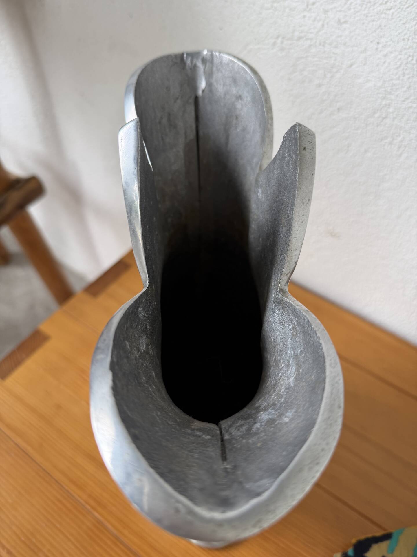 Aluminium fountain vase