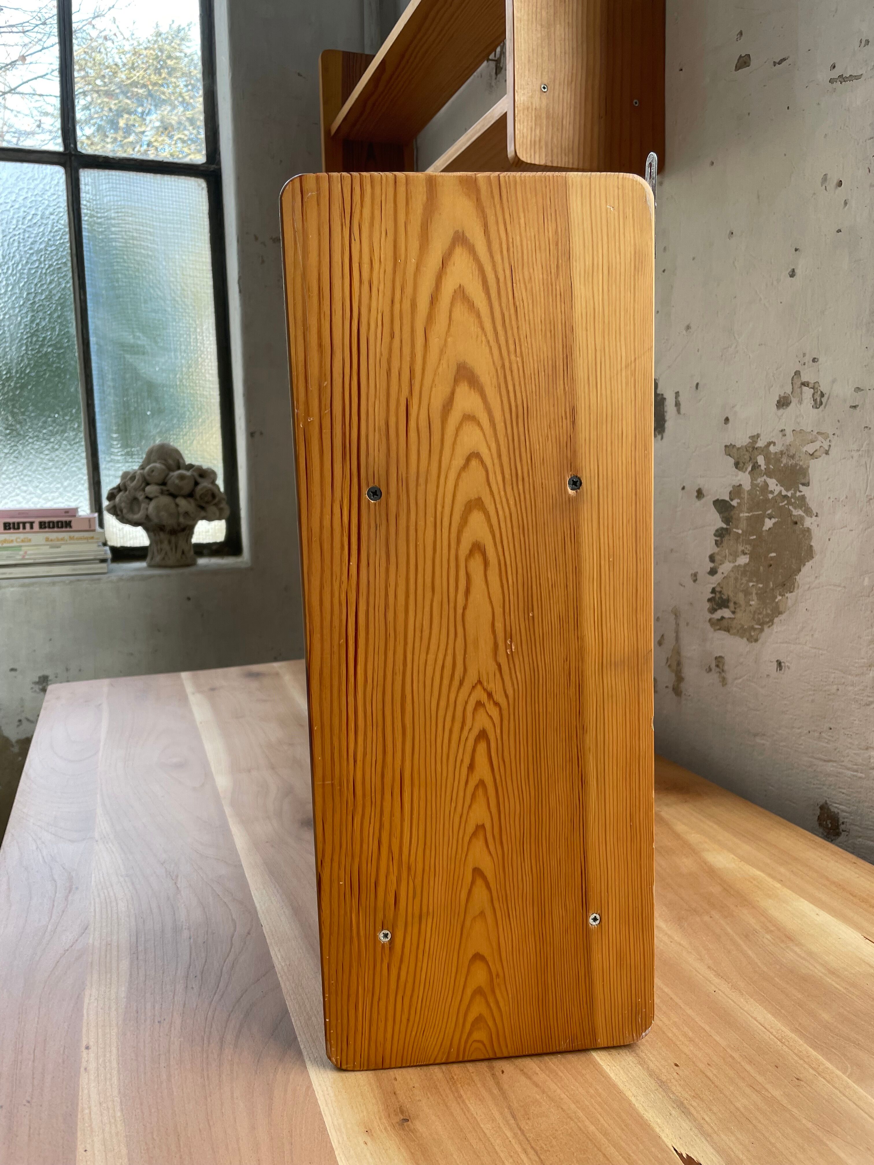 Pine Regain wall shelf