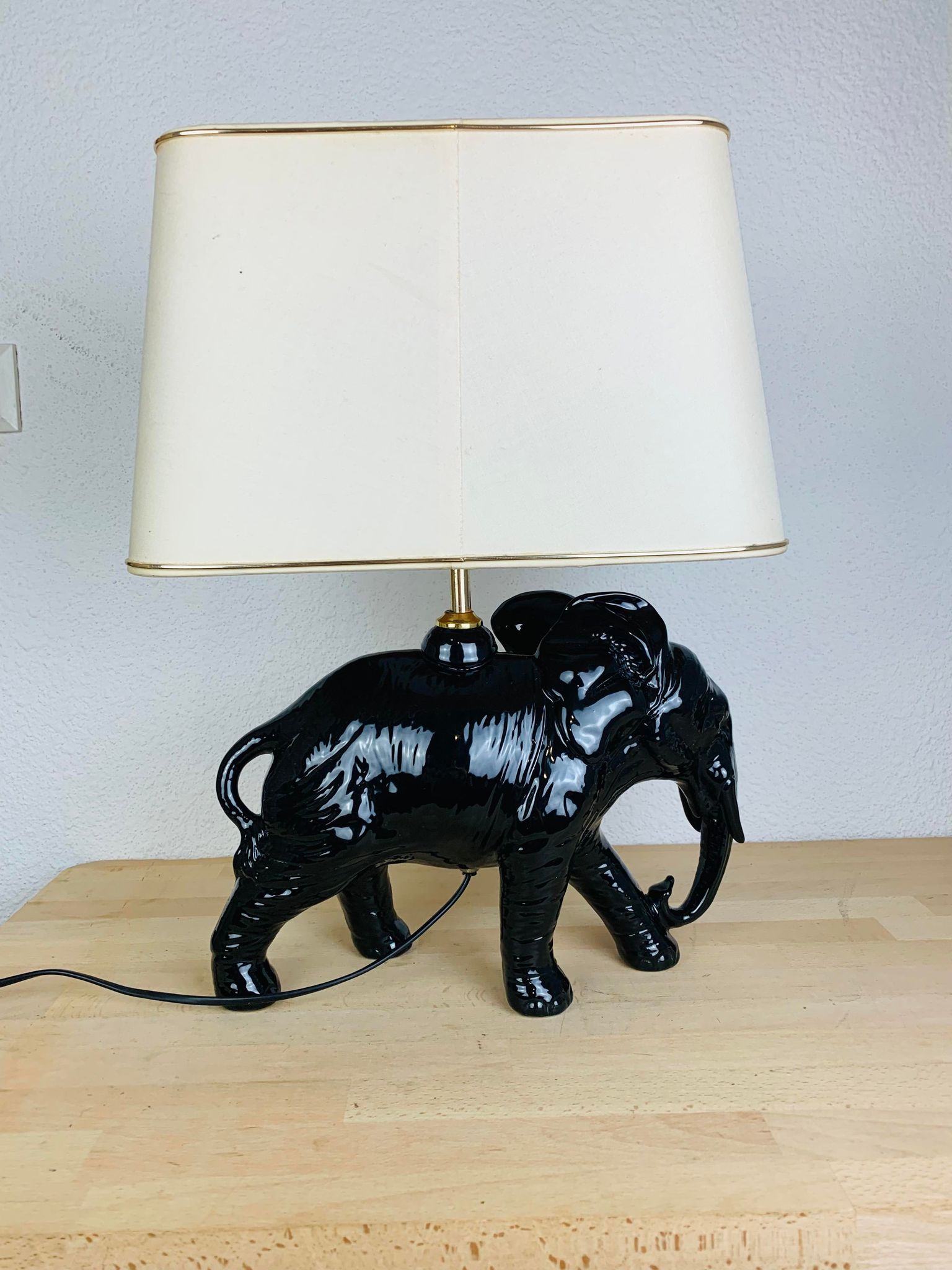 Black ceramic elephant lamp jungle style