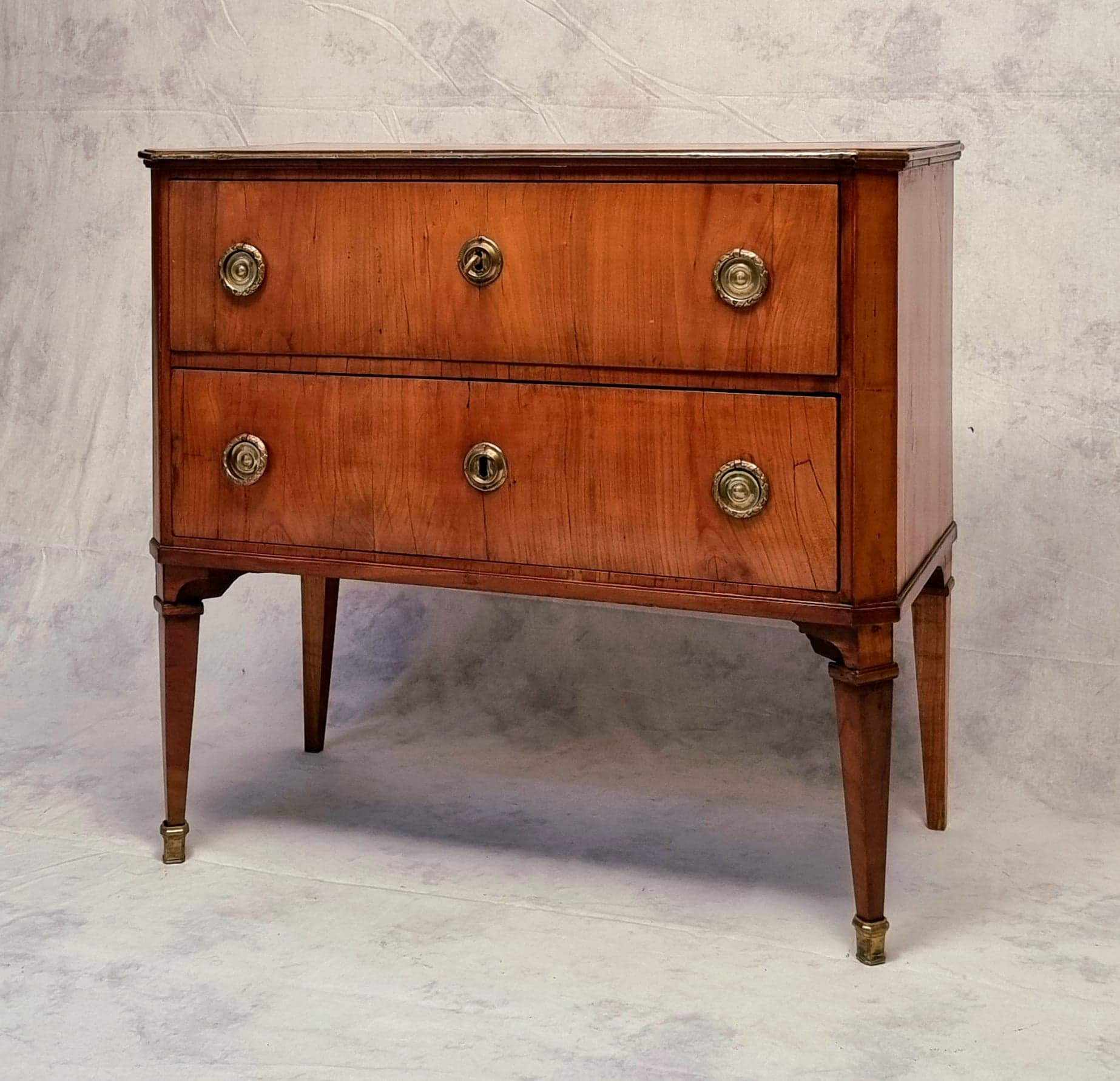 Commode Sauteuse period Louis XVI - Merisier - 18th