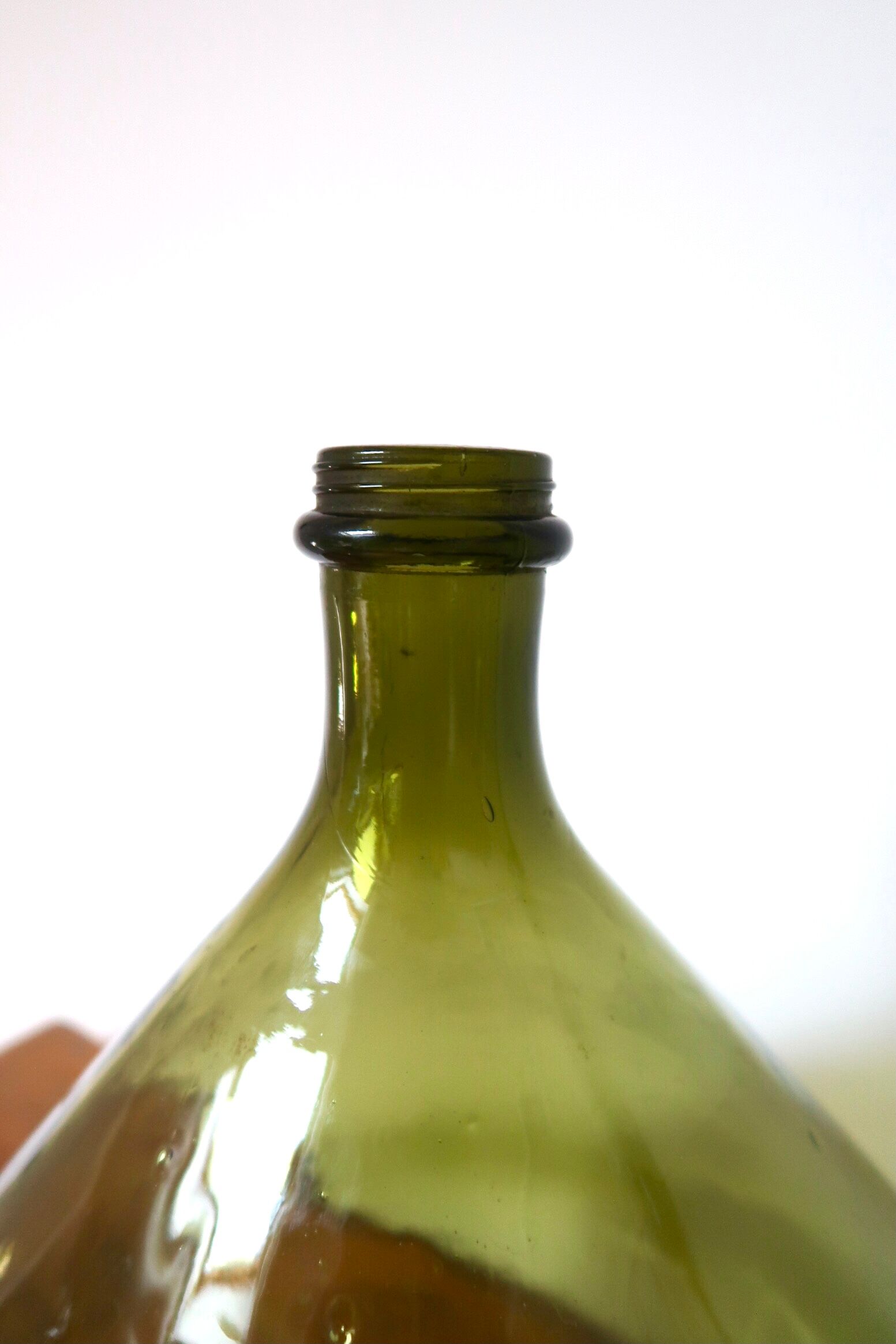 15-litre green demijohn