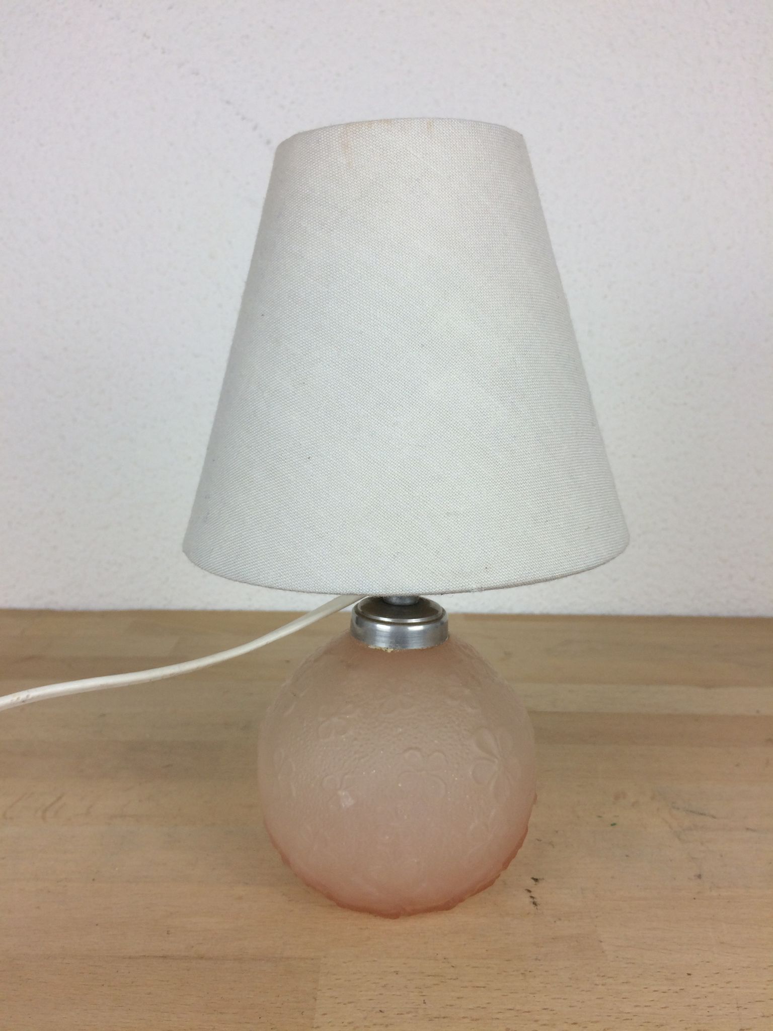 Lampe boule verre rose motif fleurs