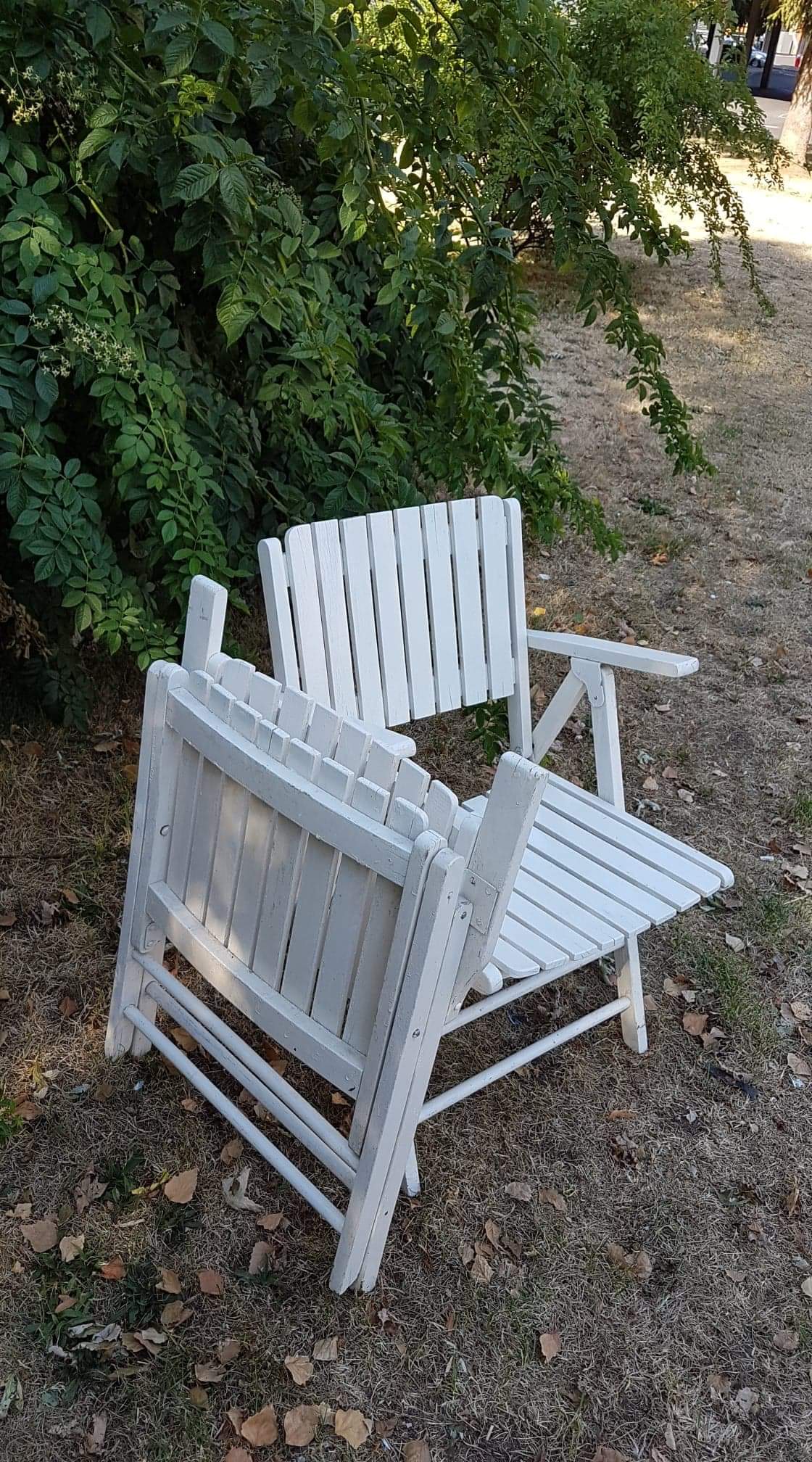 White wooden folding garden chairs from the 70s