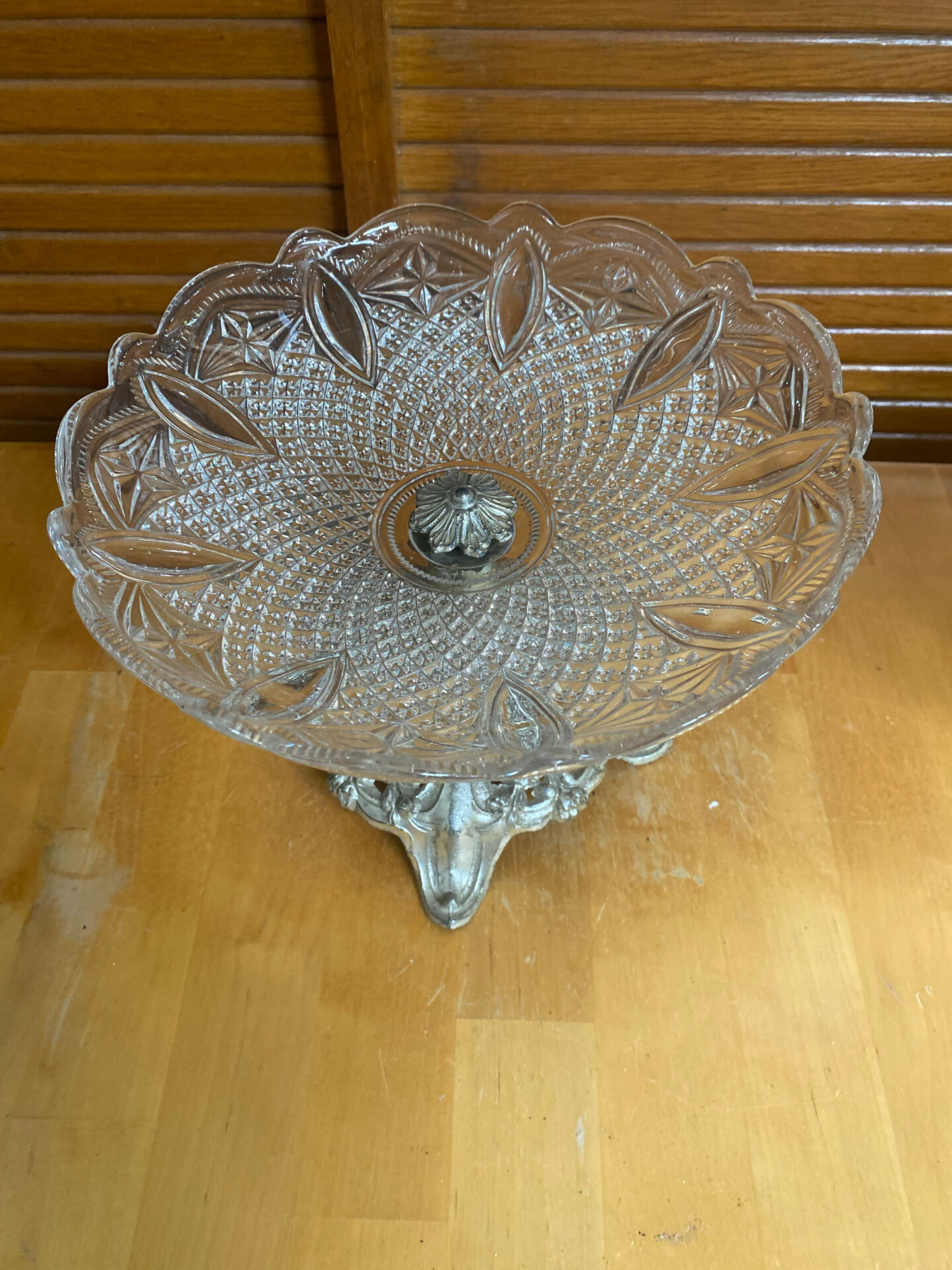 Paire de coupes sur pied anciennes en cristal Baccarat pied en métal