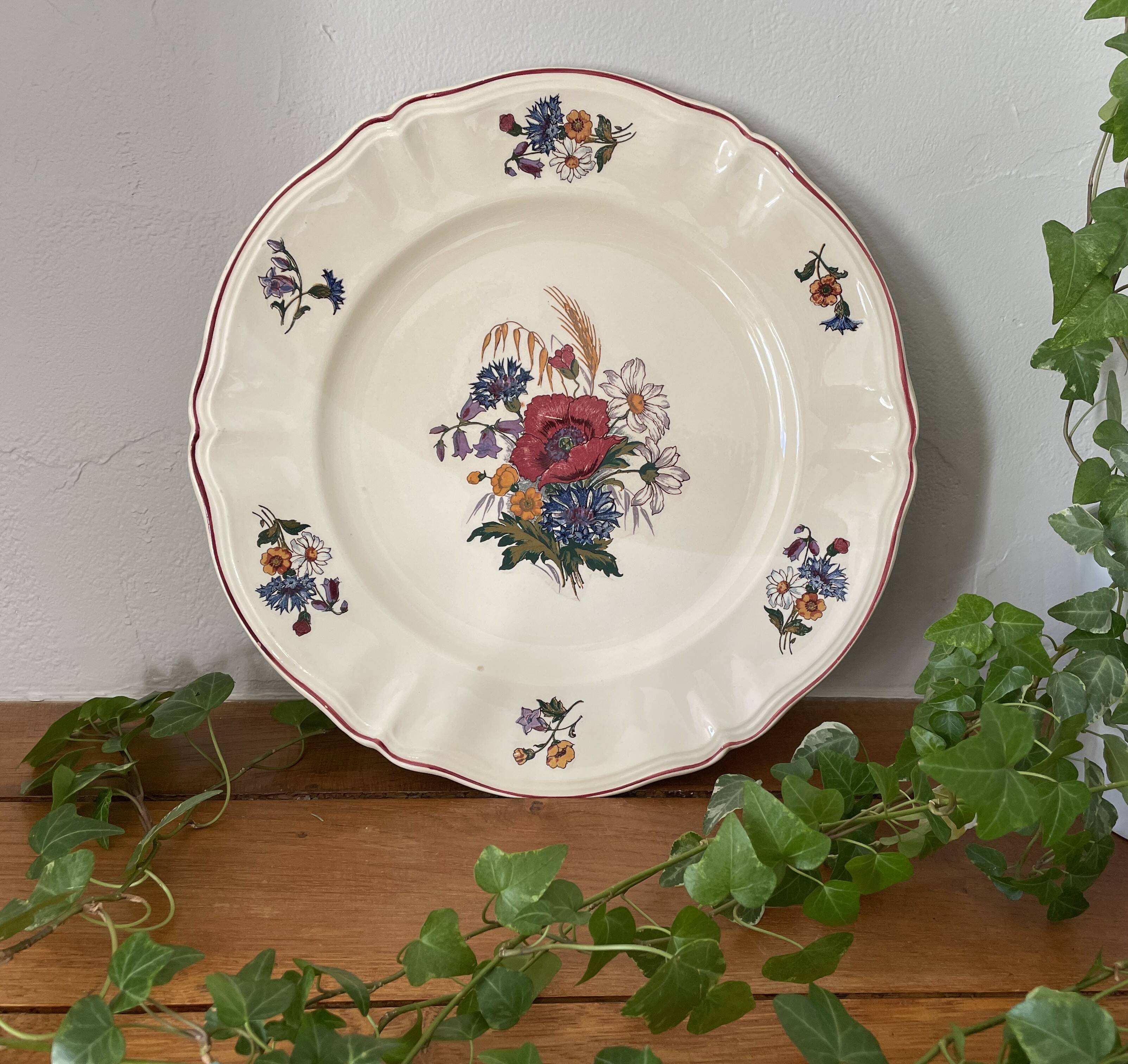 Antique serving platter in Sarreguemines earthenware.