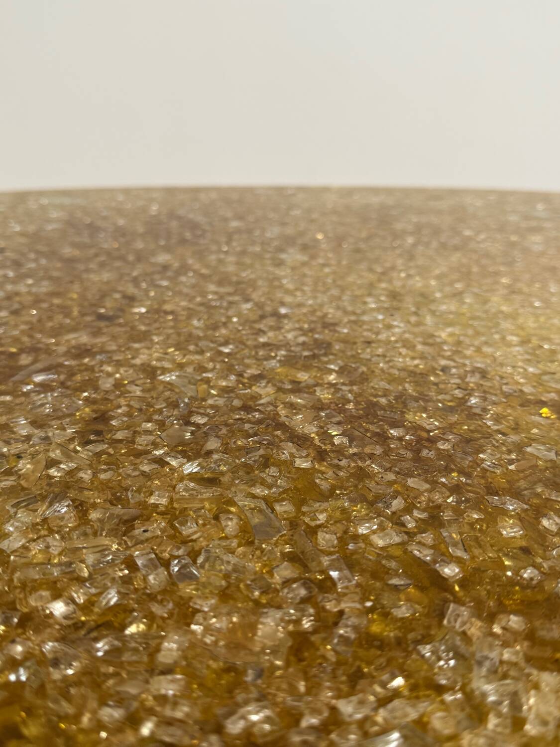 Table basse en résine par Pierre Giraudon