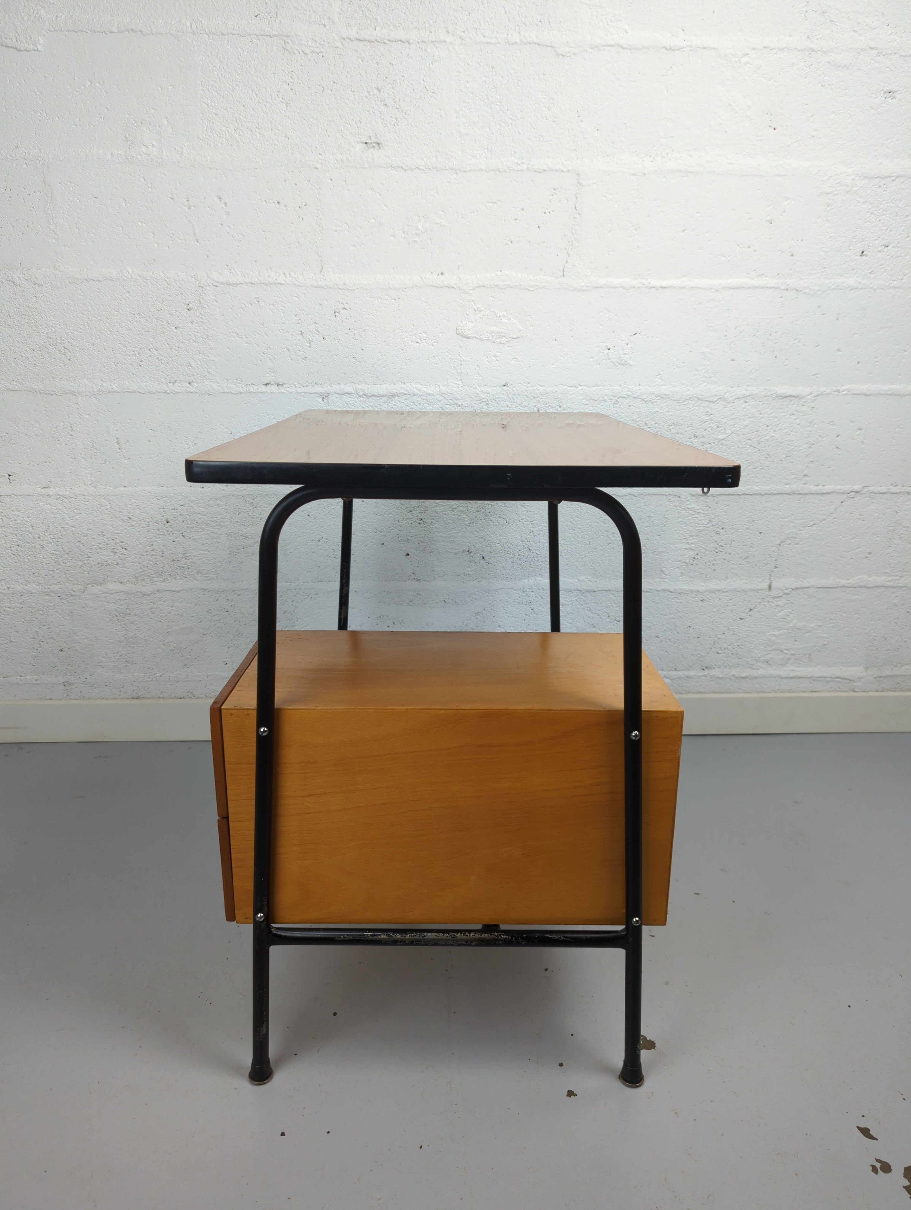 Bureau vintage formica et métal caisson deux tiroirs