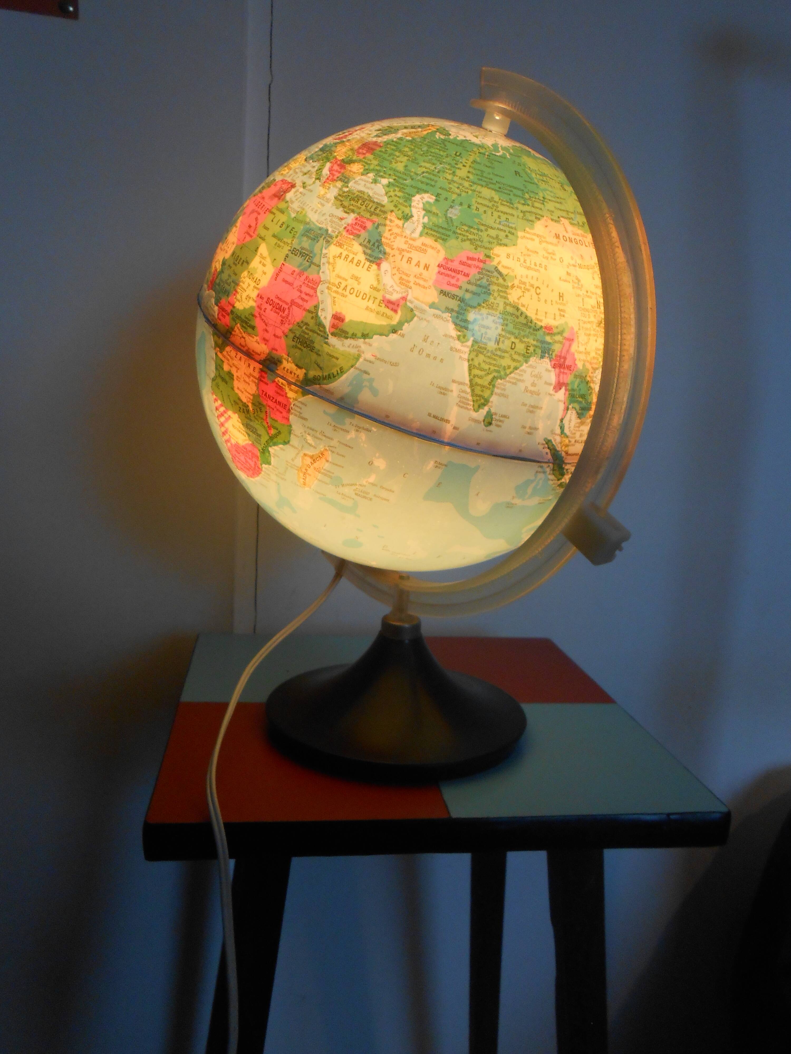 Globe terrestre lumineux