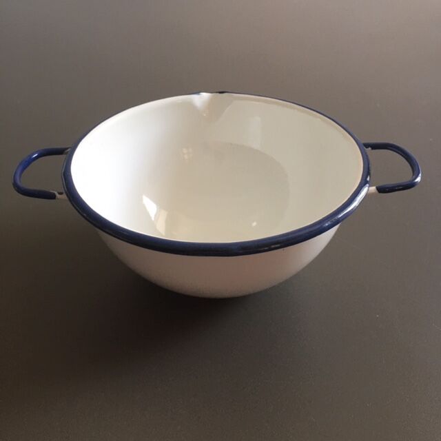 Enamelled metal white salad