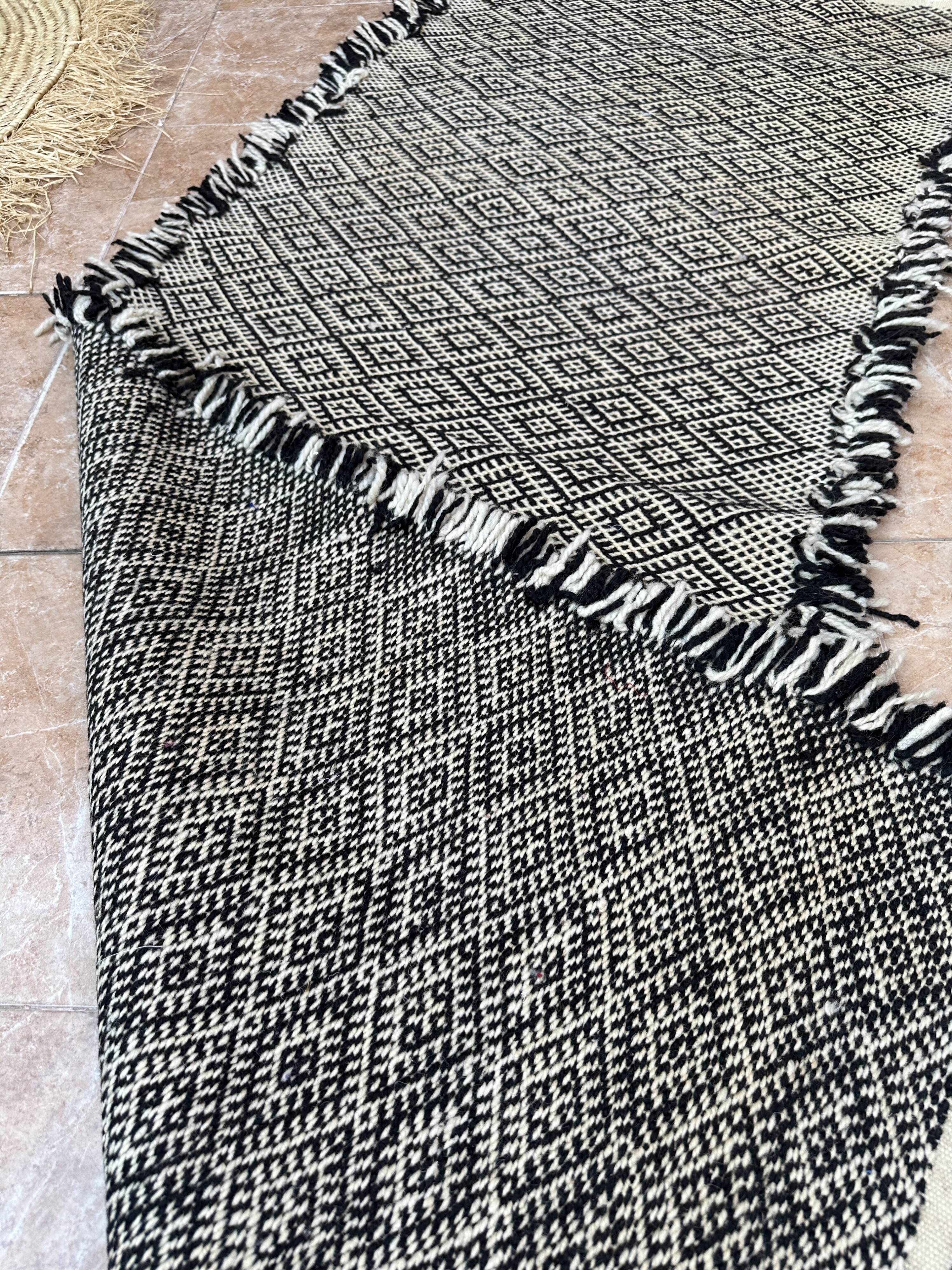 Moroccan rug, Handmade wool rug, Solid rug, Moroccan runner rug, zanafi runner