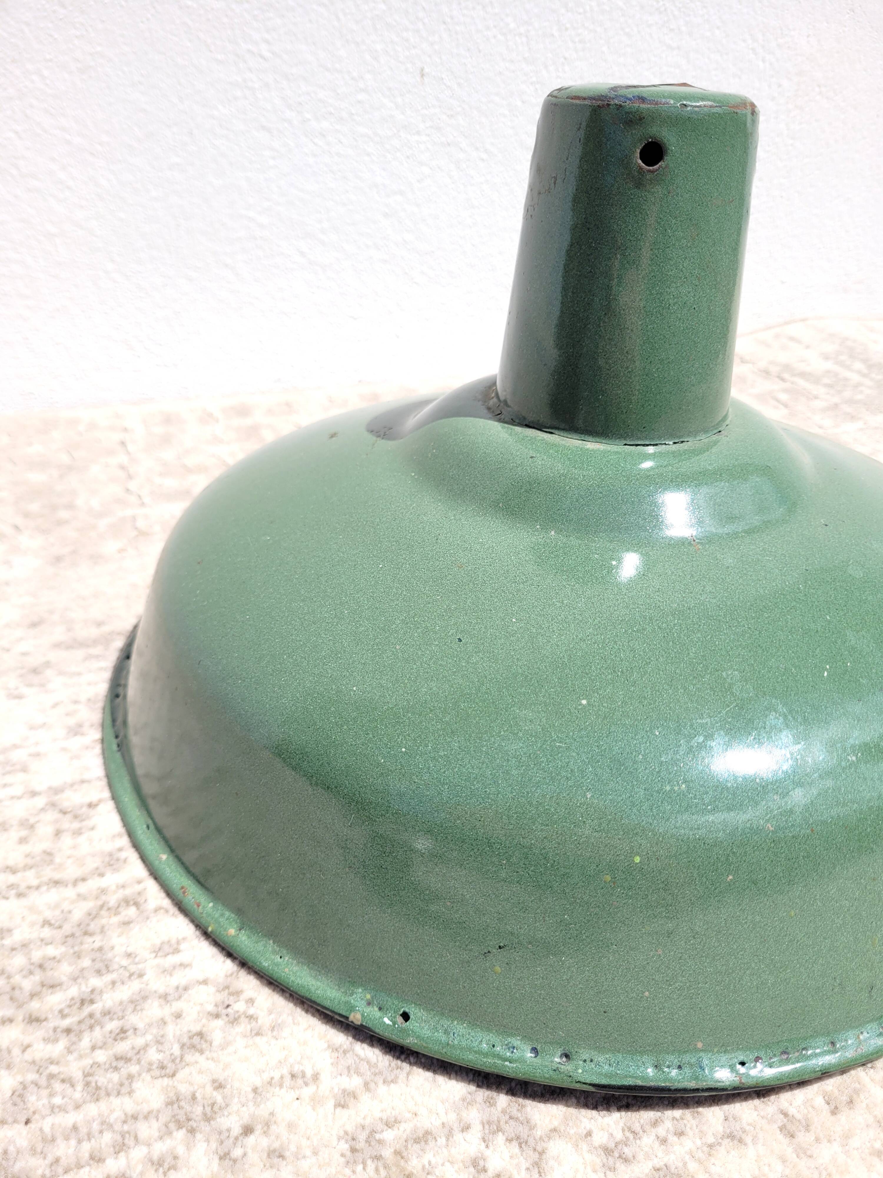Industrial lampshade in green enameled sheet metal or ceiling lamp