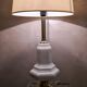 Lampe en porcelaine craquelé et pied doré style deluxe 1970 a 90 , la roche,70x34