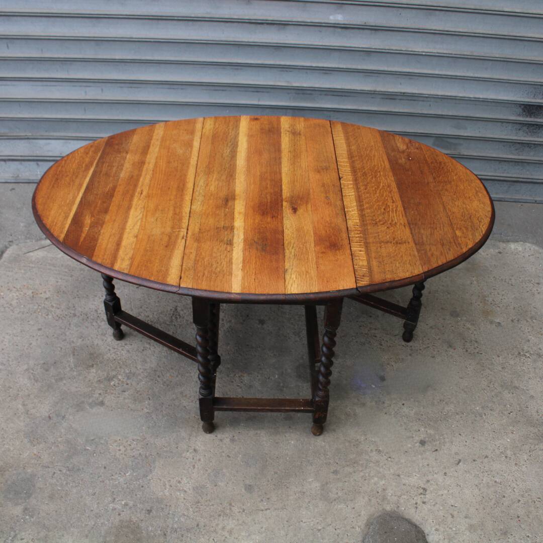 oval folding table