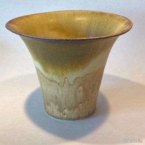 Vase signed Liisa Hallamaa