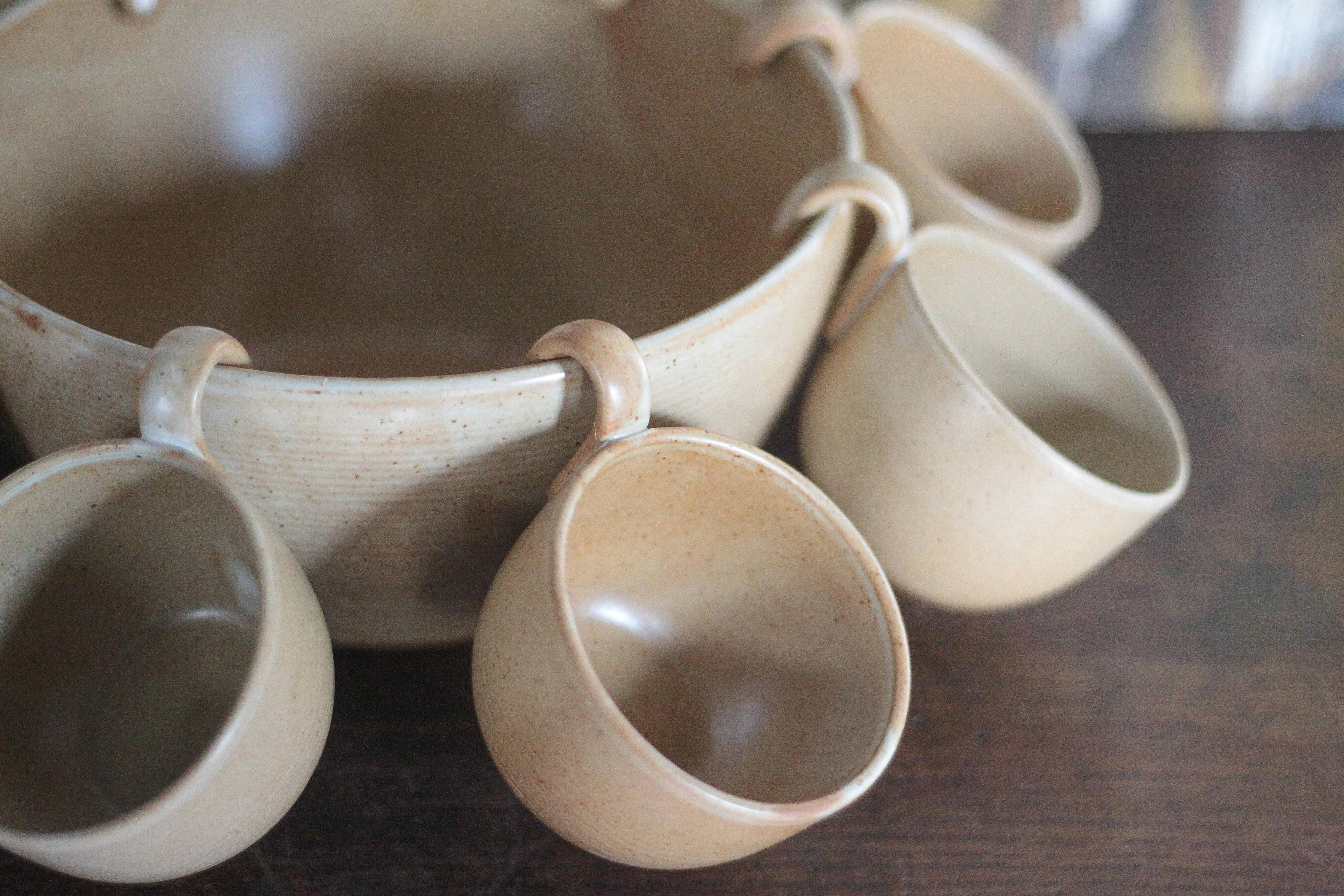 Service stoneware Village France salad bowl and its 8 cups, sangria service or