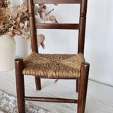 Chaise enfant vintage en bois foncé et assise en paille tressée
