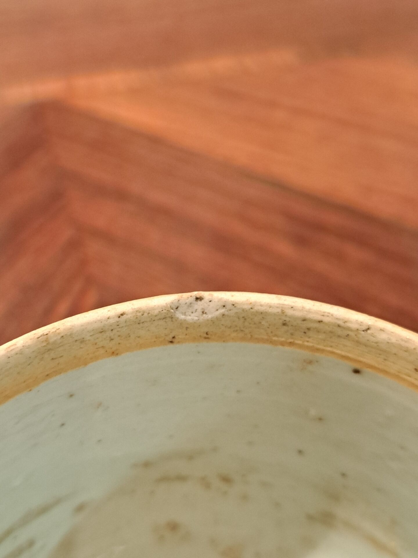 18th-century Chinese pot Qianlong in porcelain