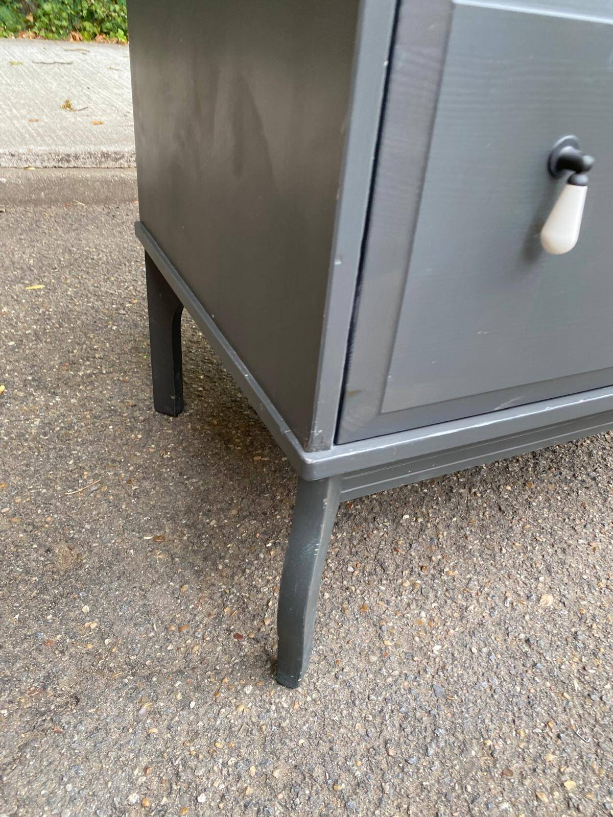 Chiffonnier commode scandinave 5 tiroirs gris anthracite en bois massif