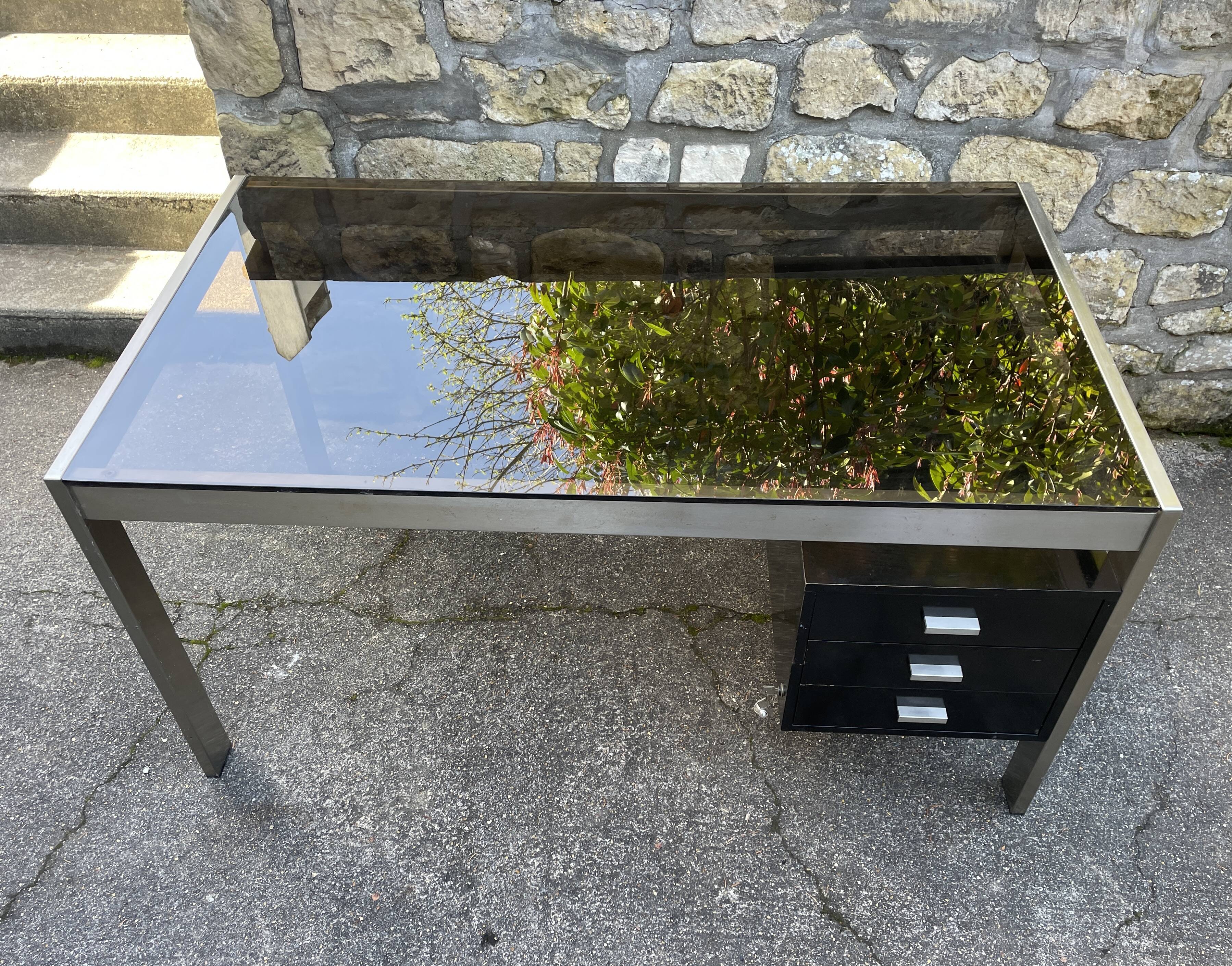 Vintage desk in smoked glass and brushed steel. 1970. Suspended box