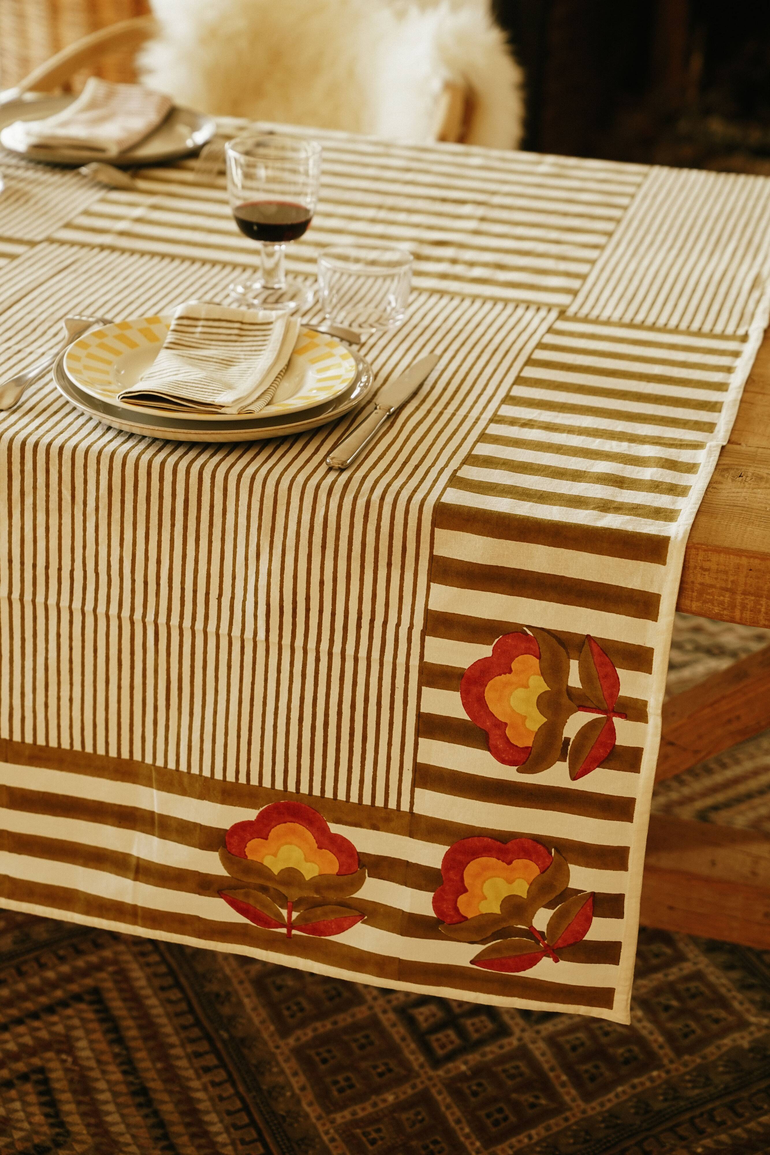 2 klimt napkins 1 cedar