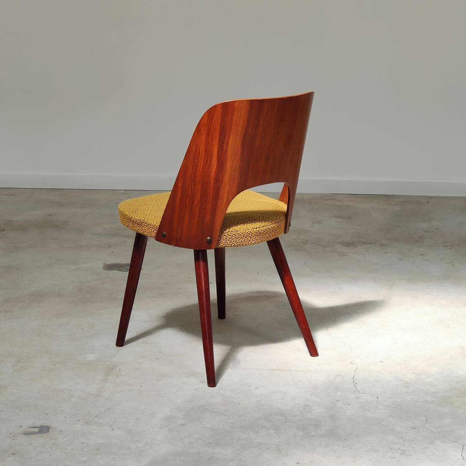 Set of 4 TON 515 / 2 chairs by Oswald Haerdtl (Thonet) wood and mustard fabric