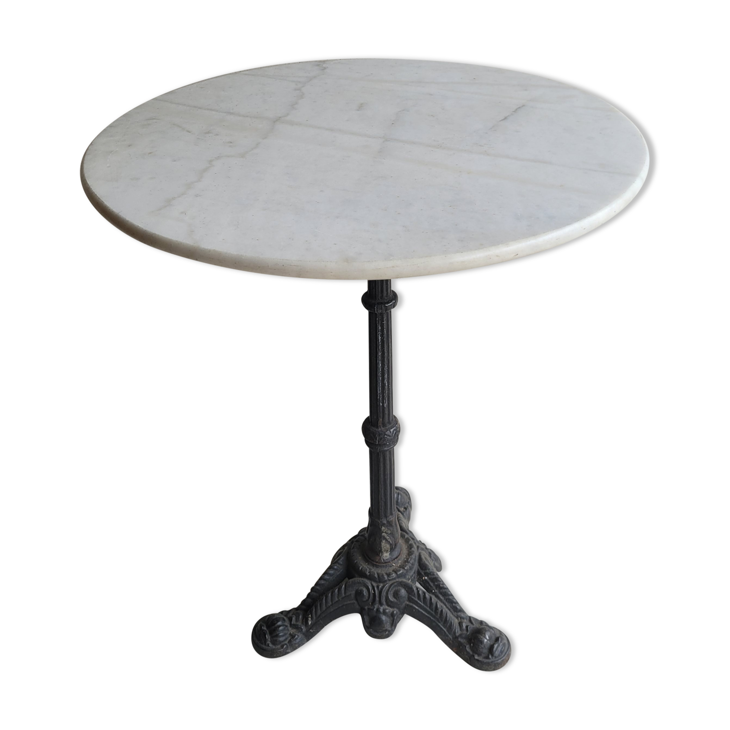 Round table bistro in white marble