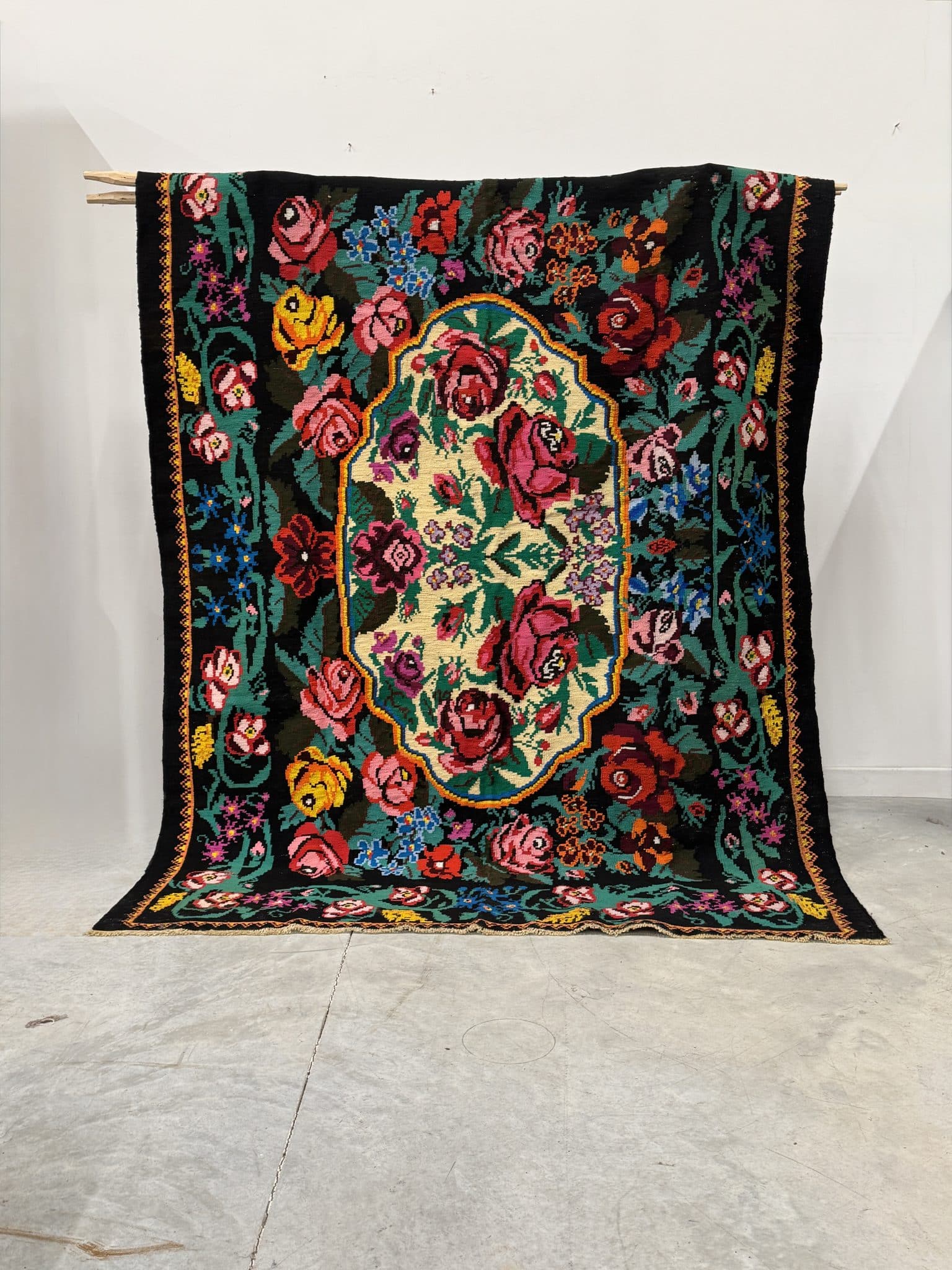 Moldovan kilim rug – 258 x 183 cm