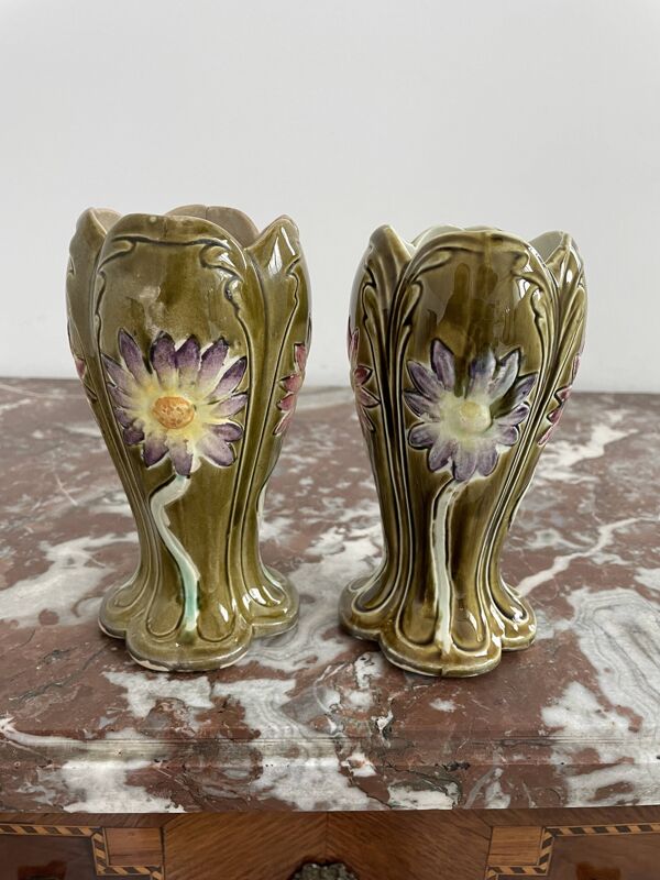 Vases en barbotine, paire, Art Nouveau, faïencerie DE BRUYN, signés, numéro