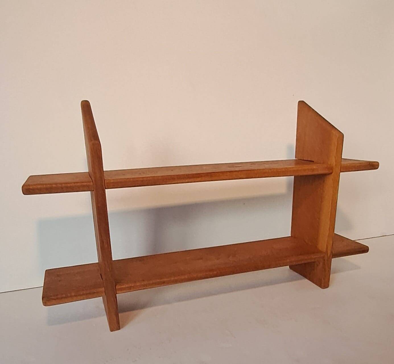 Etagères en bois massif, design scandinave