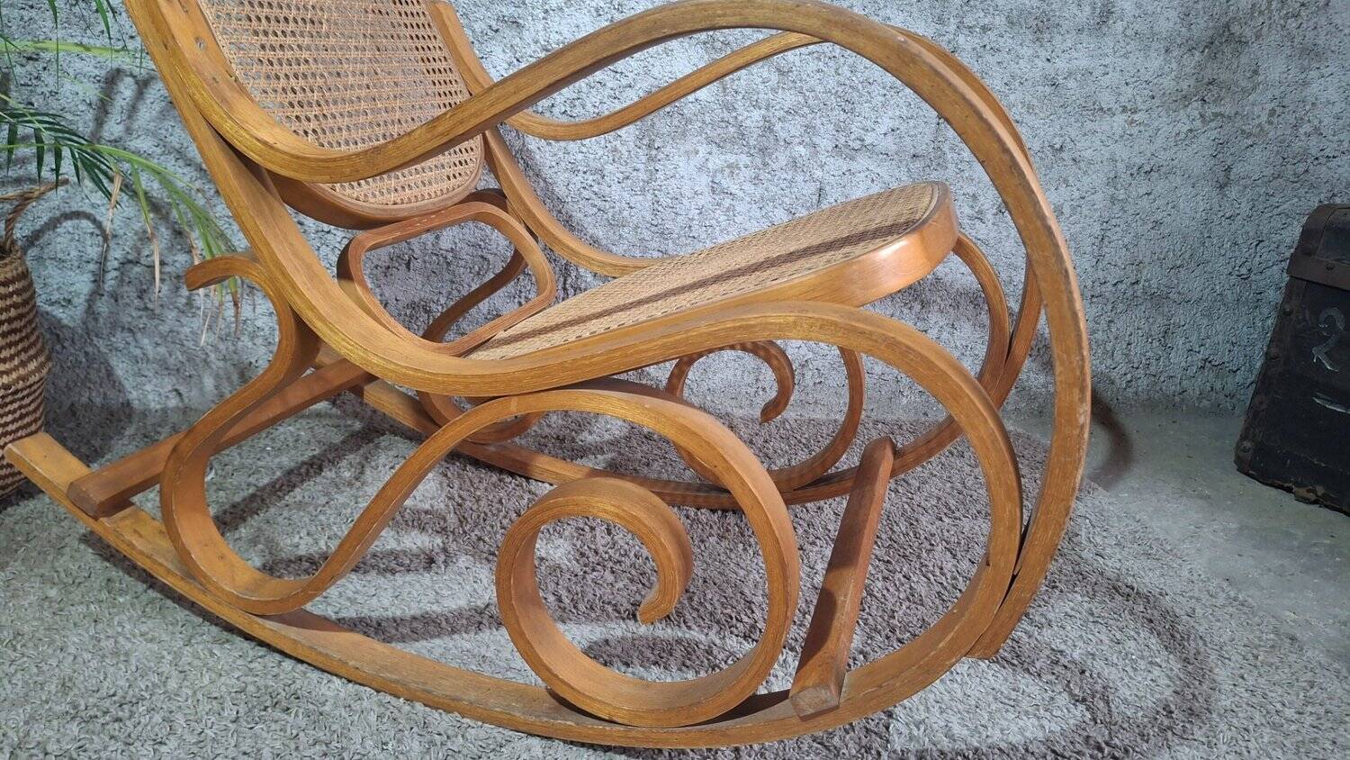Rocking-chair style Thonet hêtre courbé & cannage – années 60