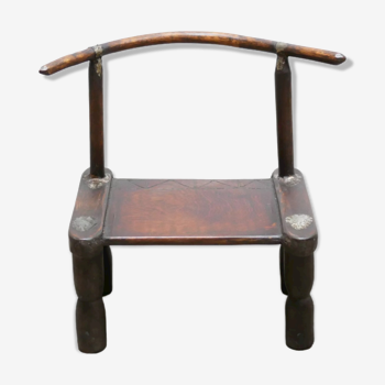 Chaise africaine brutaliste ancienne
