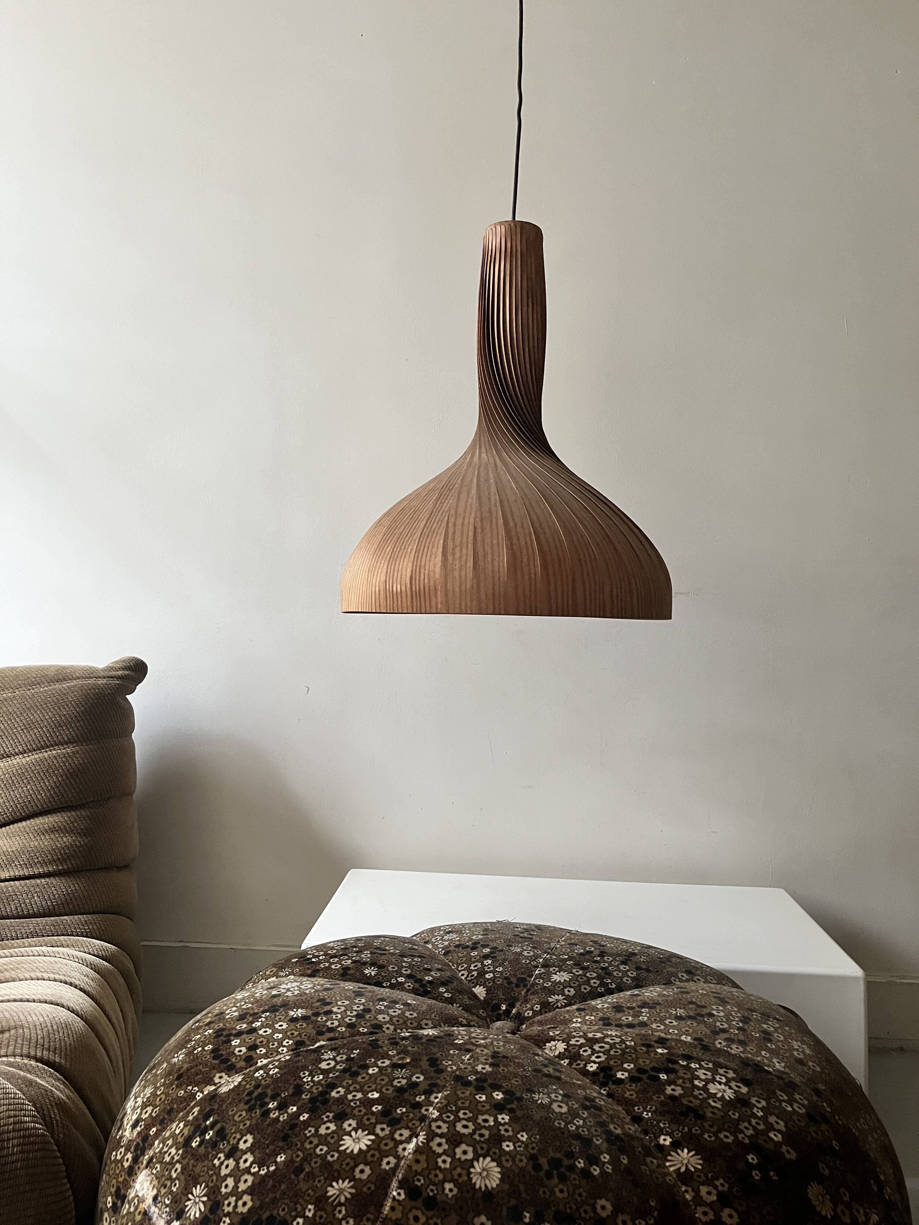 Short velvet pouf with liberty flowers, Ligne Roset 1970