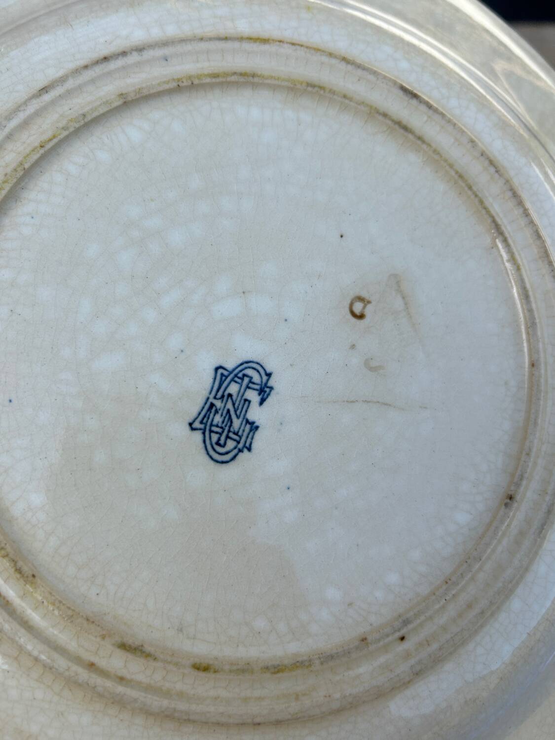 6 Terre de Fer Gien Ibis plates