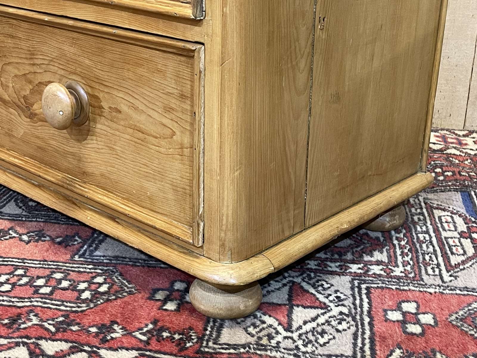 English chest of drawers of the nineteenth century in fir