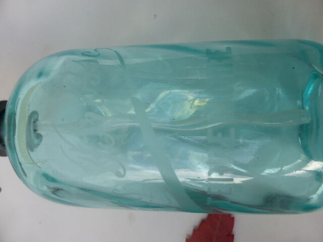Turquoise blown and twisted glass siphon, Belle Epoque period, tin cap dated 1925, Boyer and Brush, Terre noire