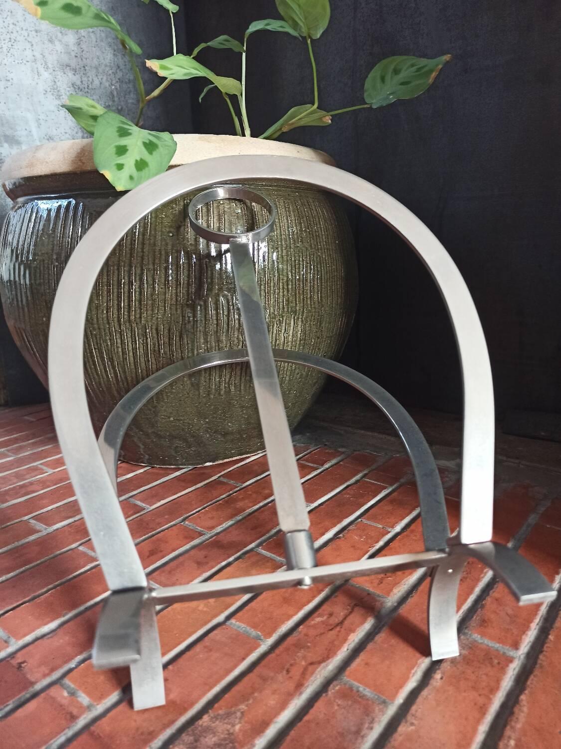 Porte-revues vintage en acier inoxydable brillant